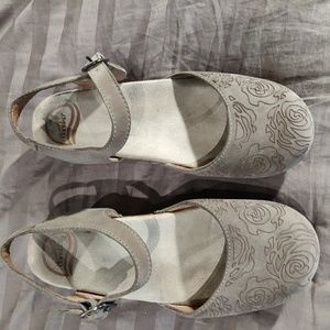 Dansko shoes size 37